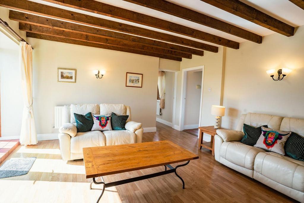 Harvest And Holly Barn * Yarm
